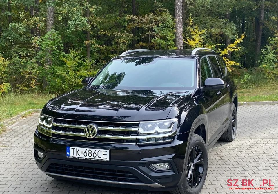 2019' Volkswagen Touareg photo #2