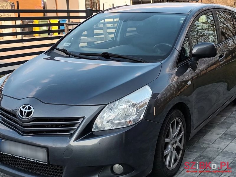 2009' Toyota Verso photo #1