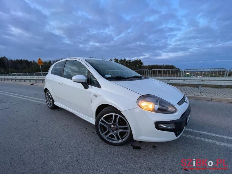 2010' Fiat Punto Evo photo #3