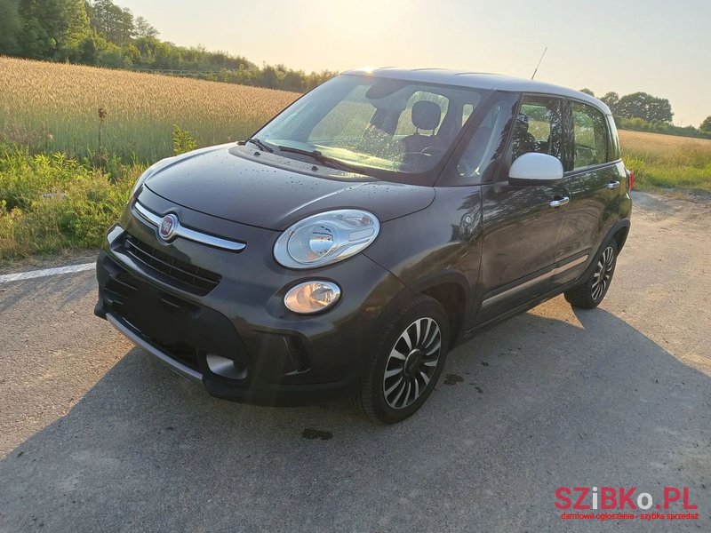 2016' Fiat 500L photo #2