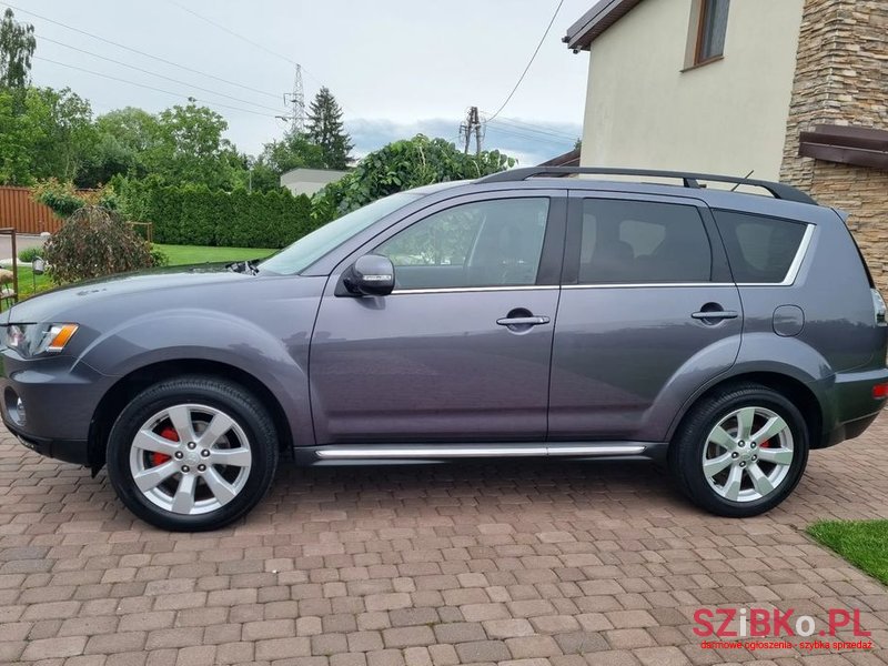 2011' Mitsubishi Outlander photo #2