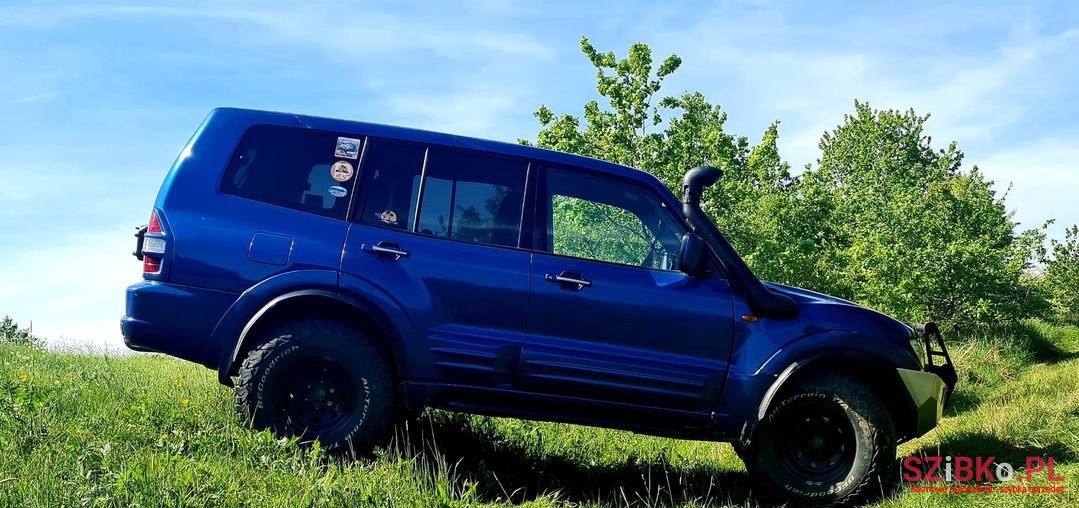 2001' Mitsubishi Pajero photo #4