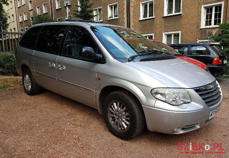 2004' Chrysler Grand Voyager photo #2
