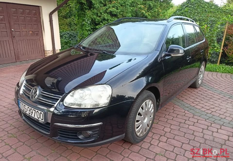 2008' Volkswagen Golf photo #2