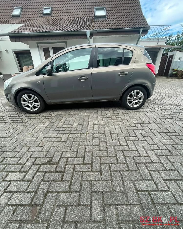 2011' Opel Corsa 1.4 16V Cosmo photo #3