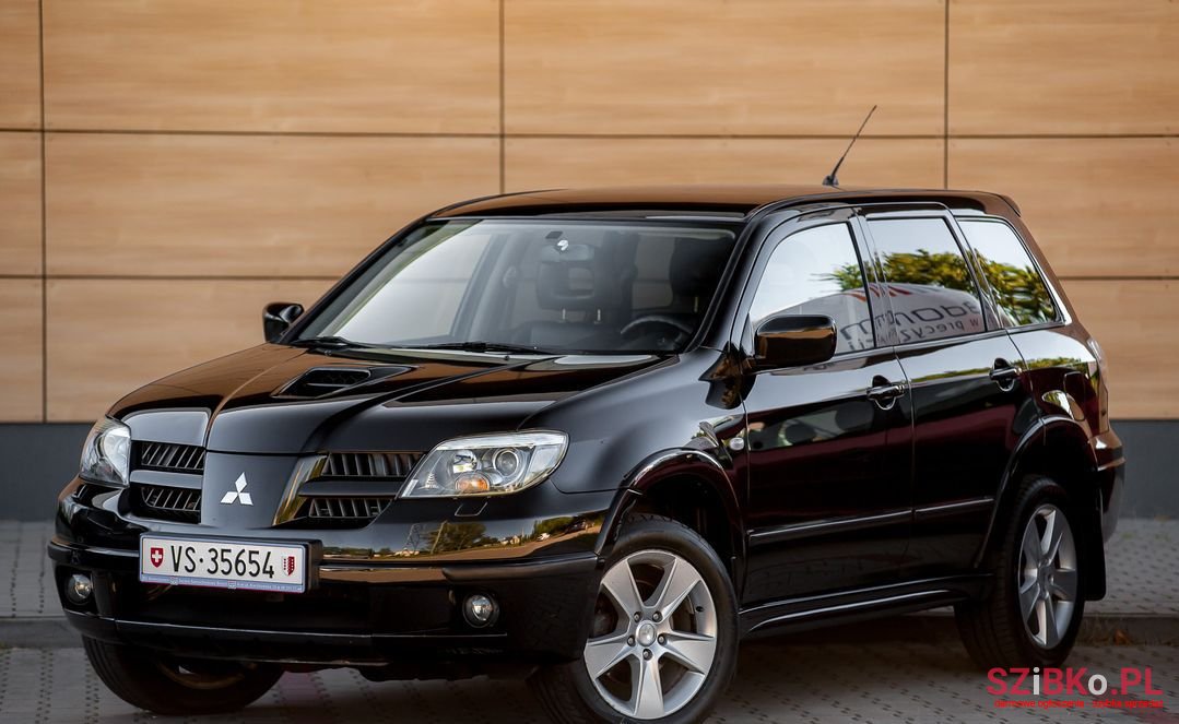 2005' Mitsubishi Outlander photo #2