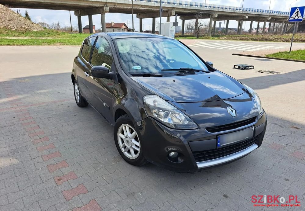 2009' Renault Clio 1.5 Dci Dynamique photo #1