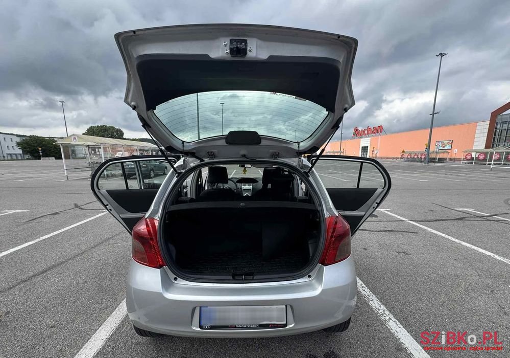 2008' Toyota Yaris photo #5