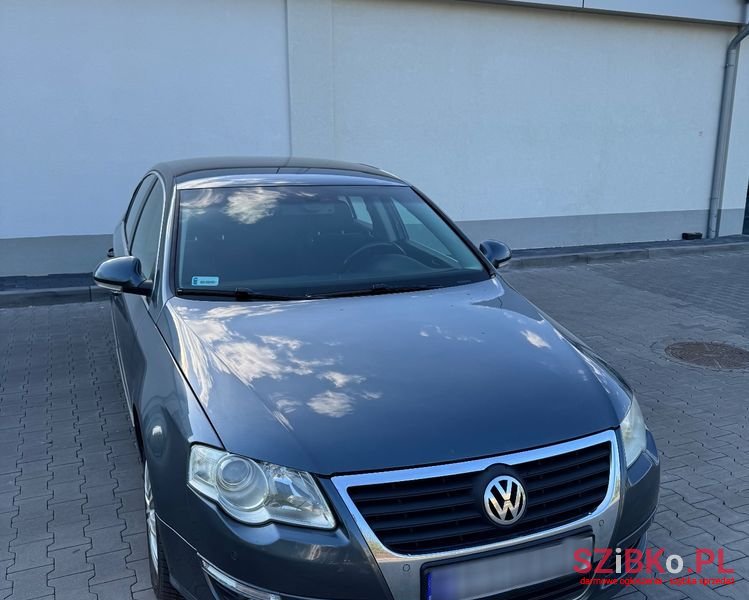 2009' Volkswagen Passat photo #1