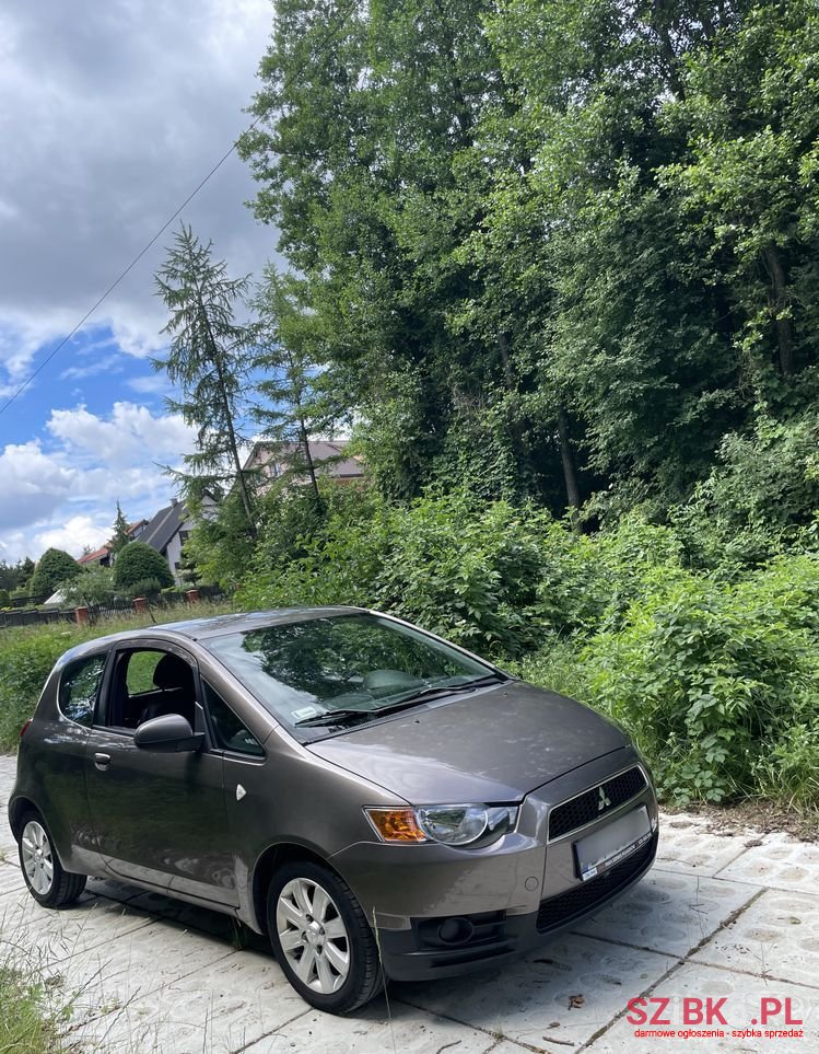 2011' Mitsubishi Colt photo #1