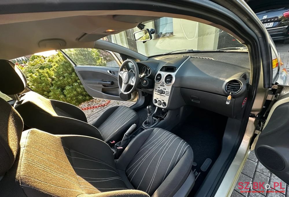 2008' Opel Corsa 1.4 16V photo #4