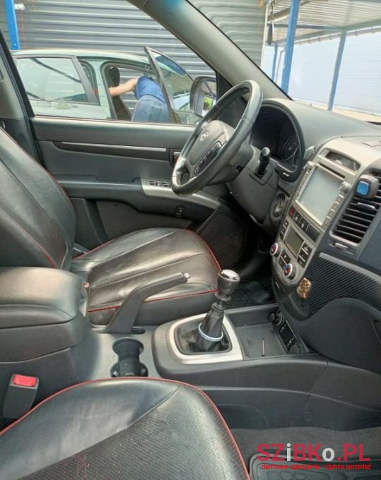 2009' Hyundai Santa Fe photo #5