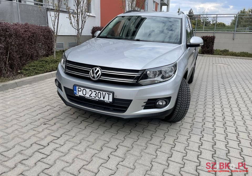 2012' Volkswagen Tiguan photo #3