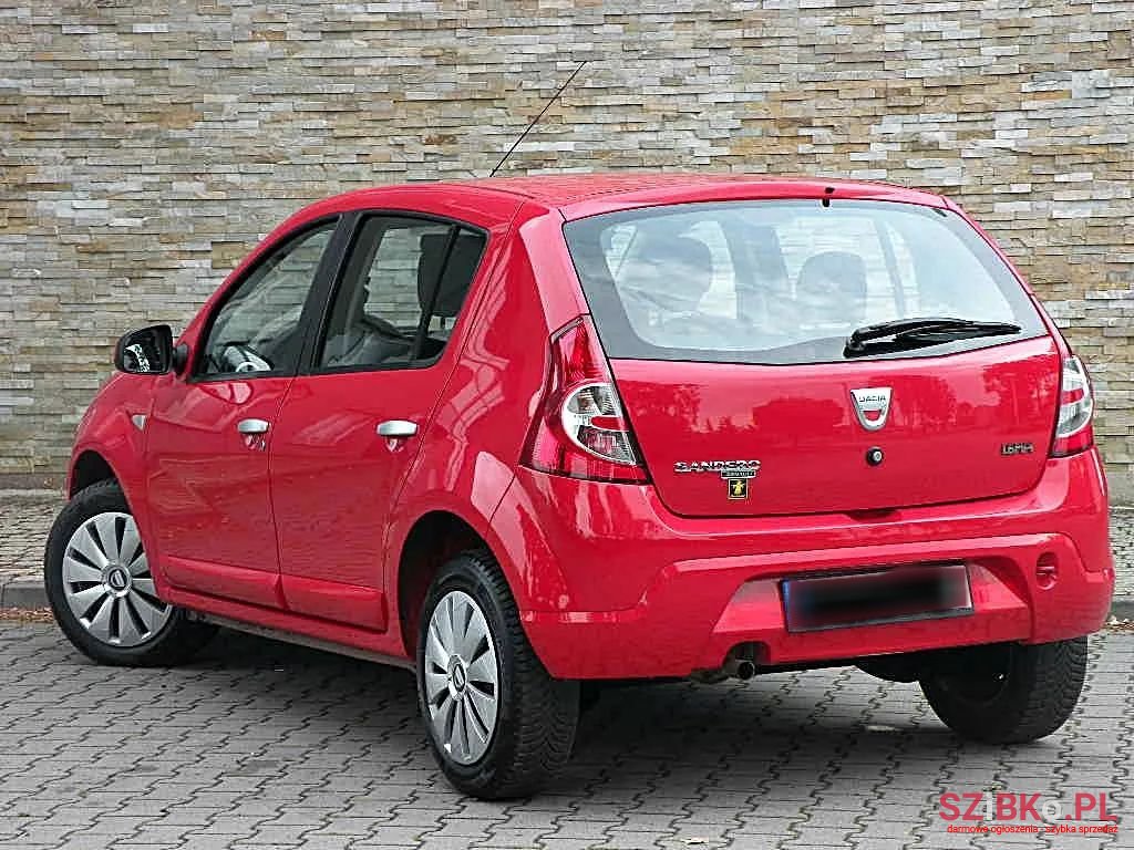 2008' Dacia Sandero photo #5