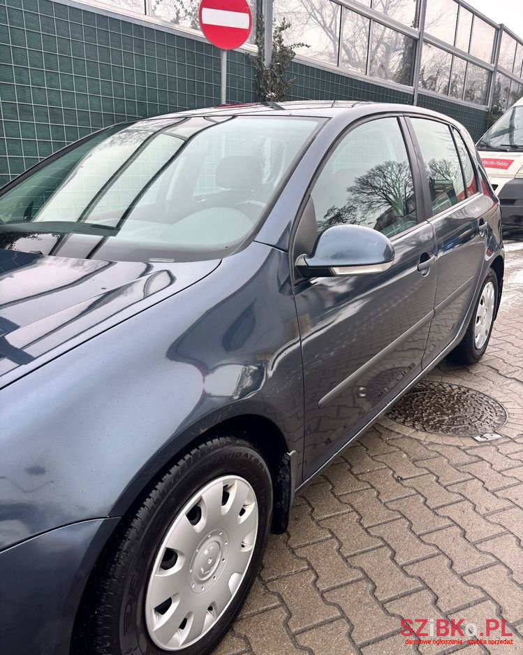 2005' Volkswagen Golf photo #2
