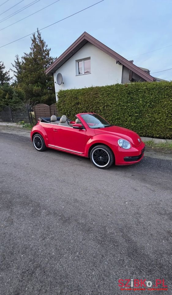 2015' Volkswagen Beetle photo #2