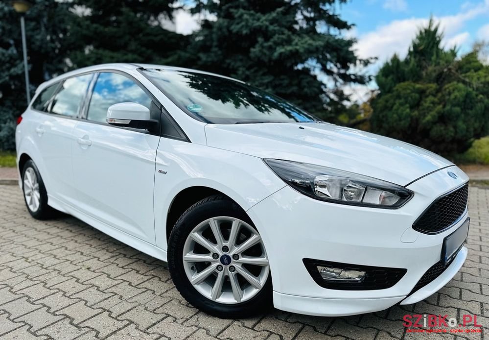 2017' Ford Focus photo #2