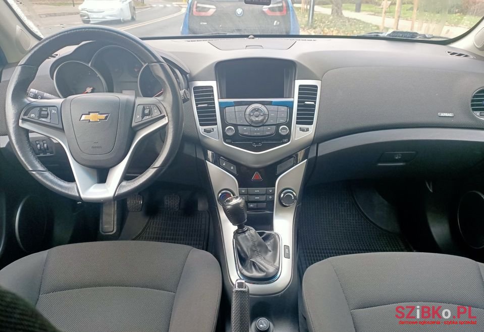 2011' Chevrolet Cruze photo #6