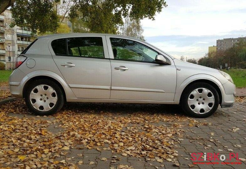2005' Opel Astra photo #1