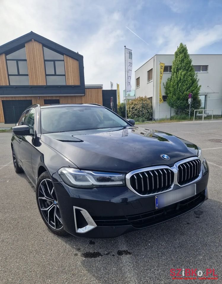 2020' BMW 5 Series 530D photo #3