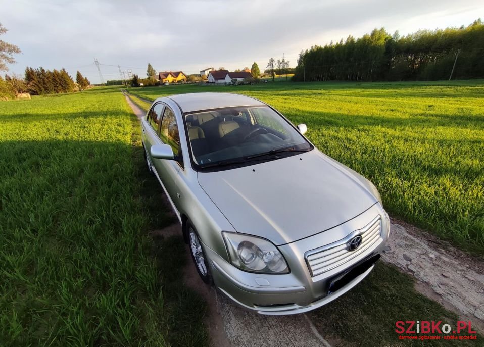 2005' Toyota Avensis photo #1