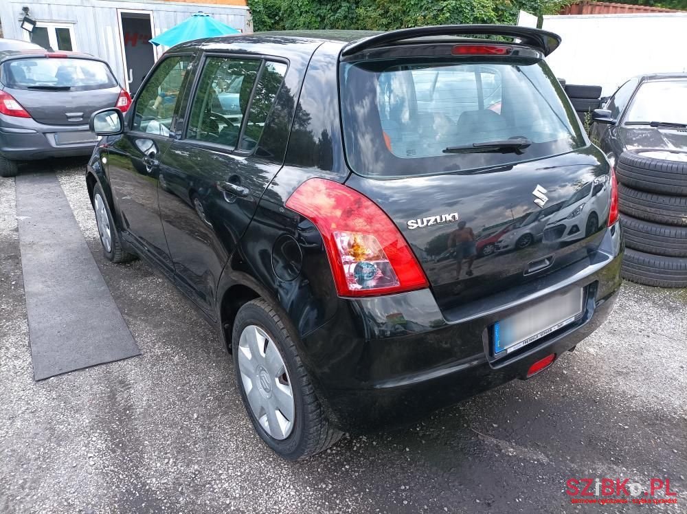 2010' Suzuki Swift photo #5