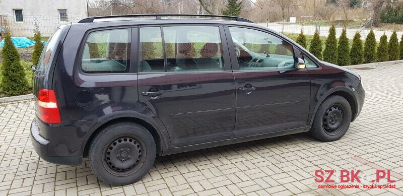 2005' Volkswagen Touran photo #2