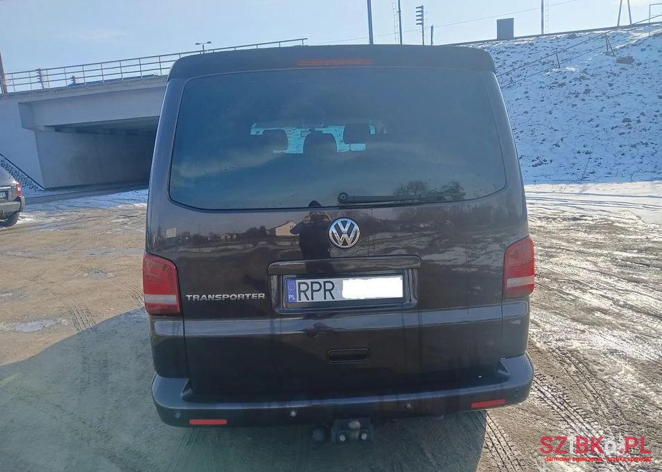 2011' Volkswagen Transporter photo #5