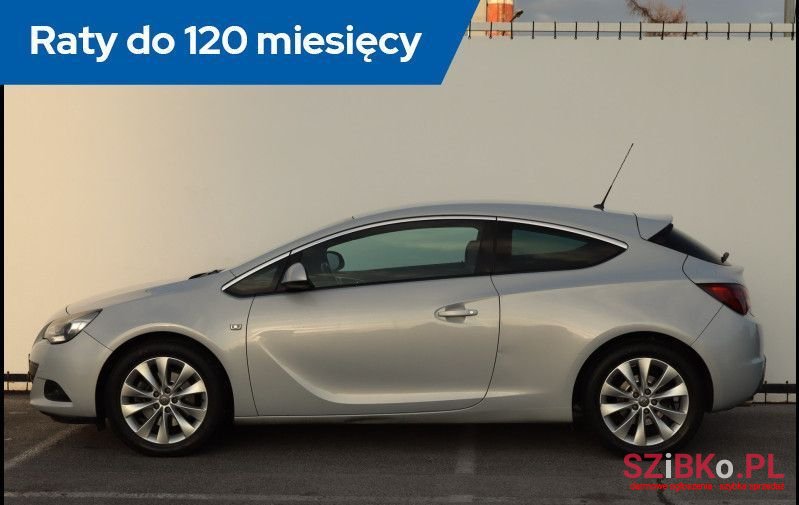 2012' Opel Astra photo #3