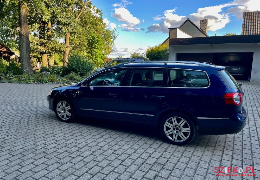 2008' Volkswagen Passat photo #1