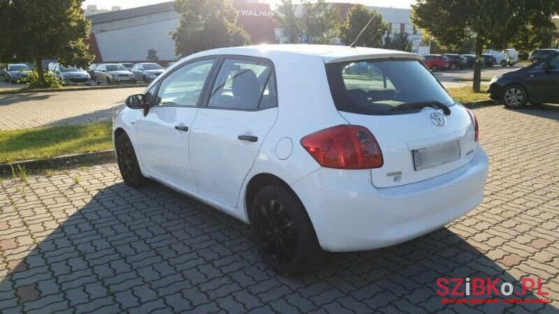 2009' Toyota Auris photo #4