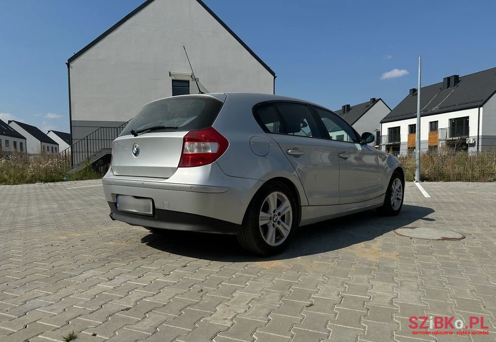 2005' BMW 1 Series 116I photo #3