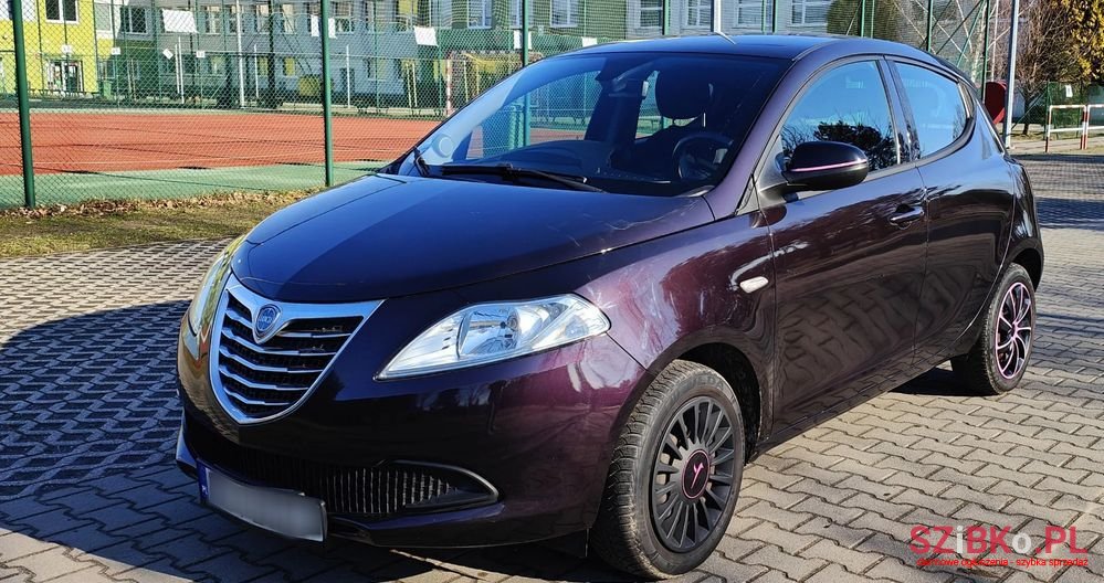 2014' Lancia Ypsilon photo #1