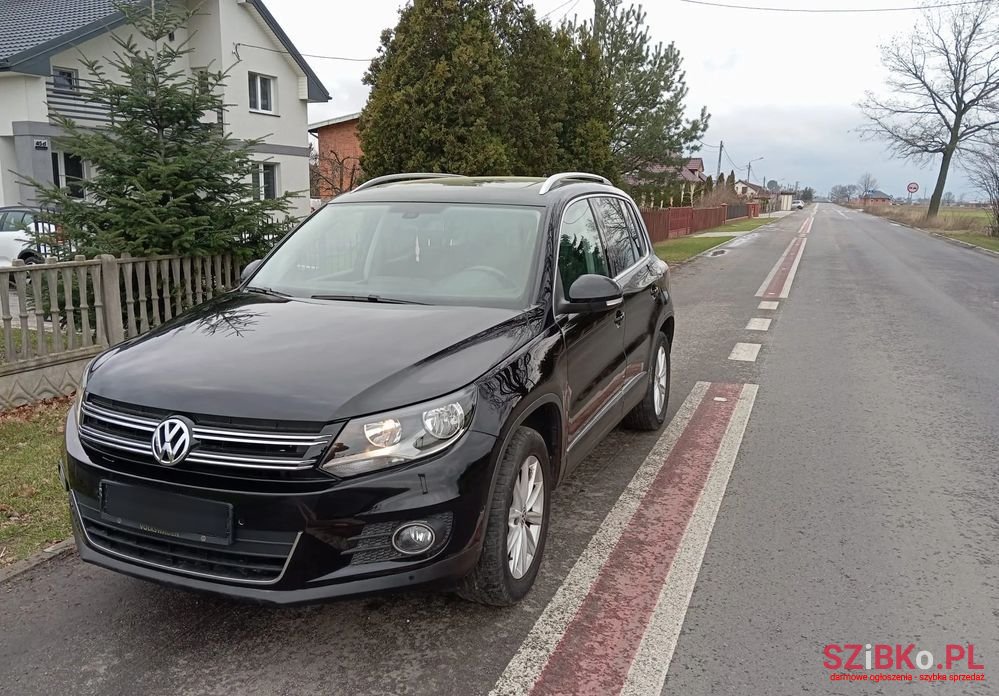 2011' Volkswagen Tiguan photo #1