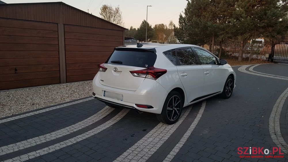 2017' Toyota Auris 1.2 T Selection photo #6
