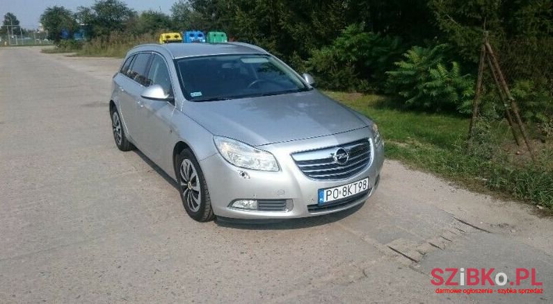 2011' Opel Insignia Sports Tourer photo #1