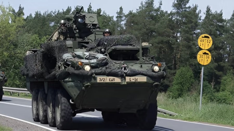 Od rana wojskowe pojazdy pojawiają się w całej Polsce. Przy drogach już stoją nowe znaki