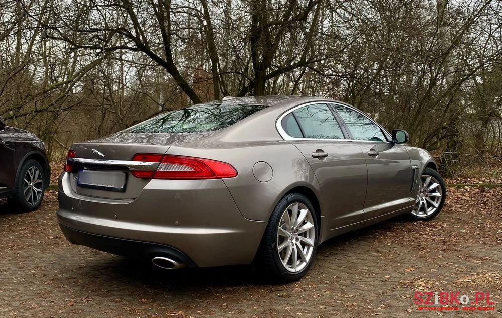2011' Jaguar XF 2.2 D Luxury photo #3