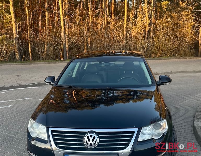 2010' Volkswagen Passat photo #1