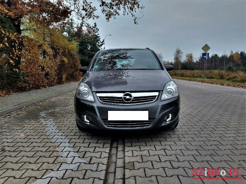 2009' Opel Zafira photo #1