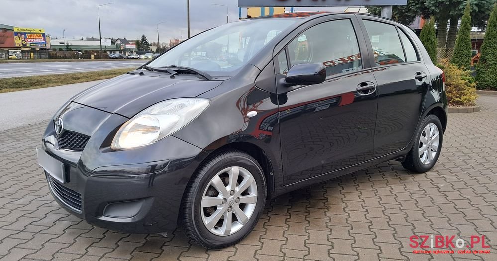 2009' Toyota Yaris photo #2