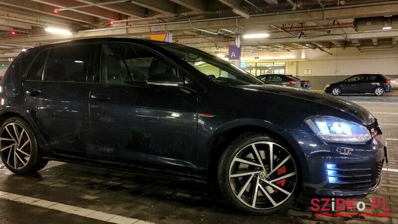 2017' Volkswagen Golf photo #1