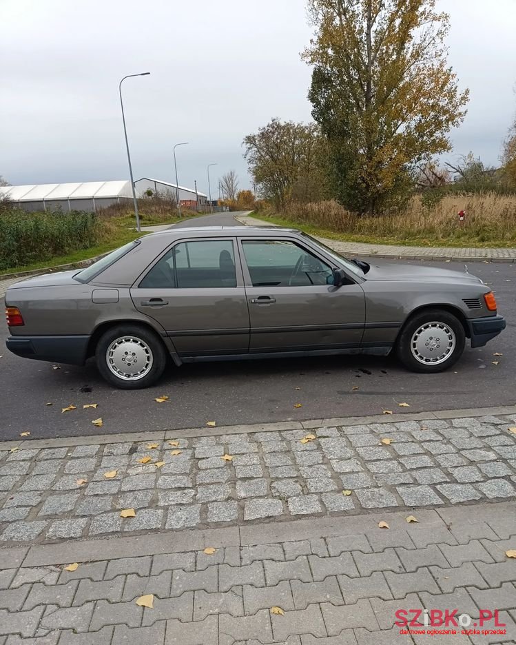 1988' Mercedes-Benz W124 photo #3