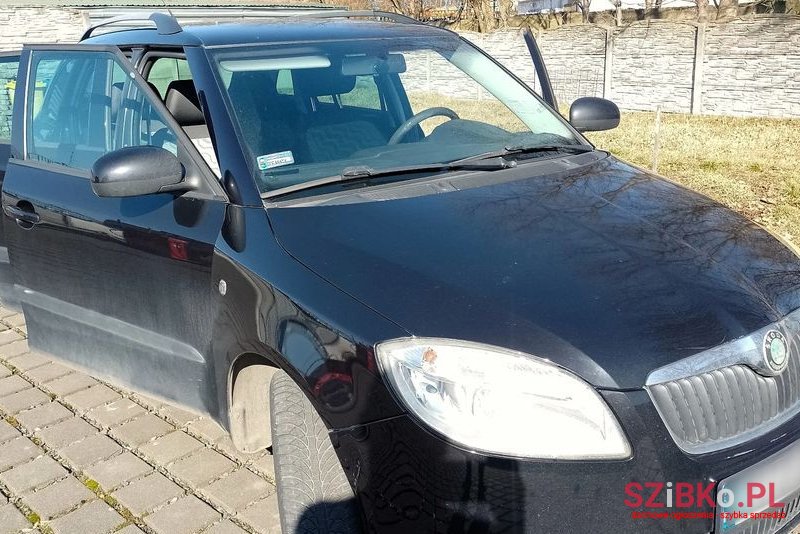 2008' Skoda Fabia photo #3