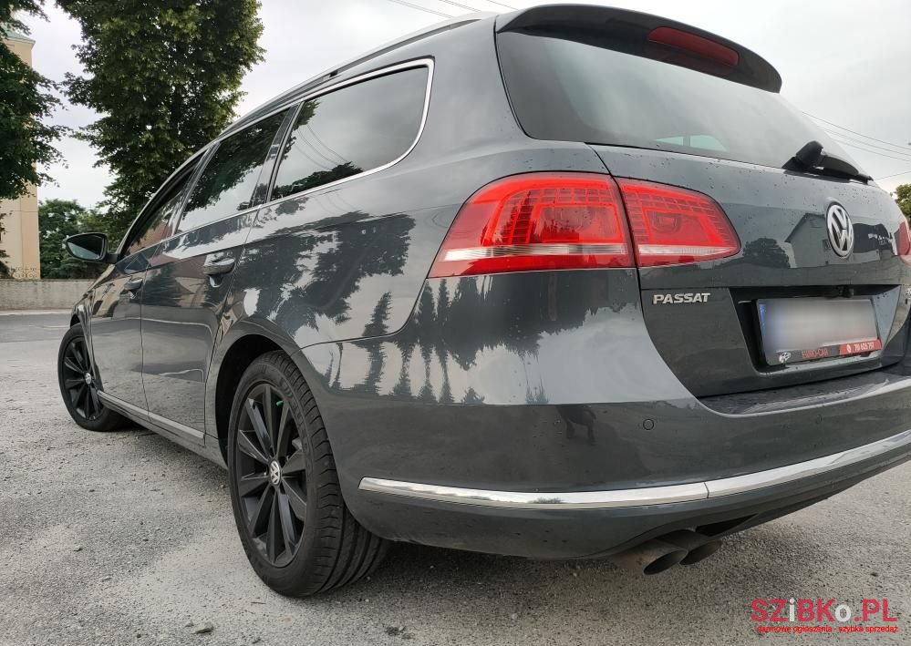 2011' Volkswagen Passat photo #6