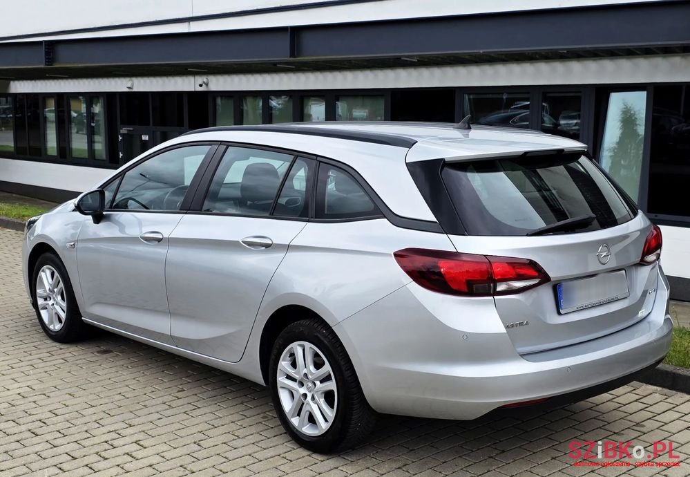 2016' Opel Astra photo #3