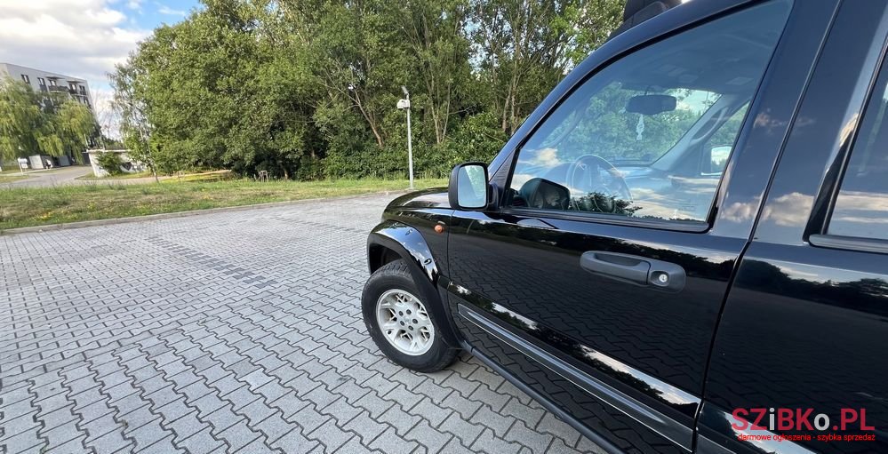 2004' Jeep Cherokee 2.8L Crd Renegade photo #3