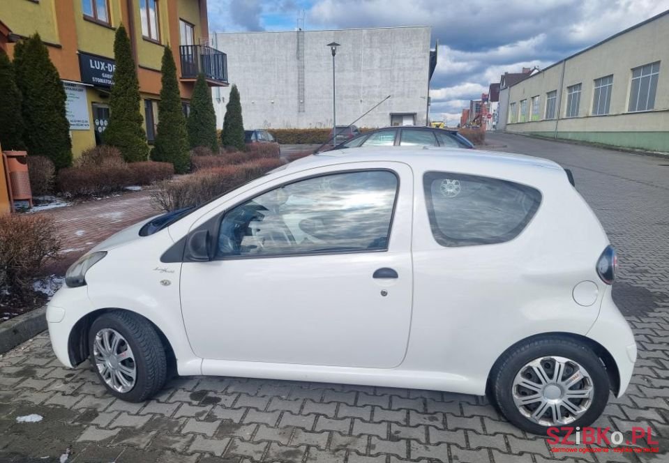 2010' Toyota Aygo photo #3