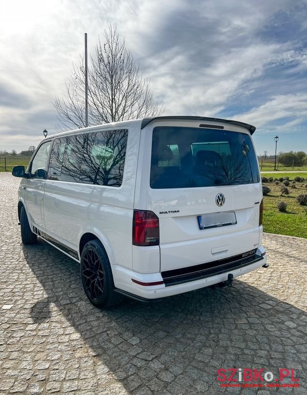 2018' Volkswagen Multivan photo #6