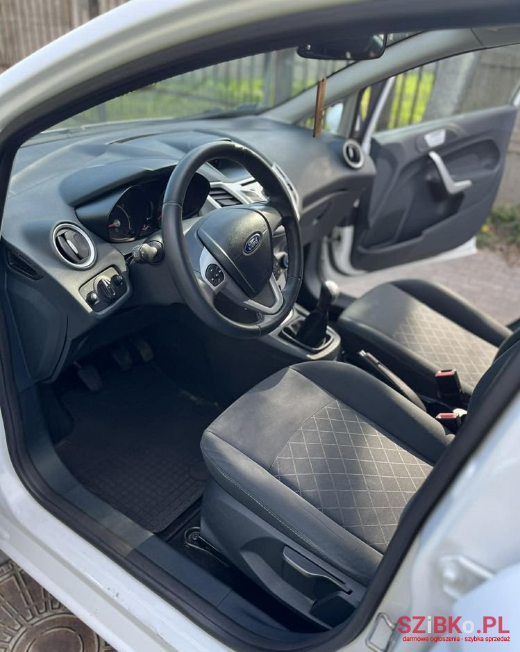 2011' Ford Fiesta 1.4 Titanium photo #6